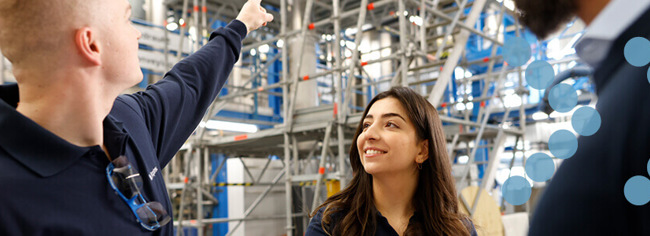 Coperion Mitarbeiter im Technikum